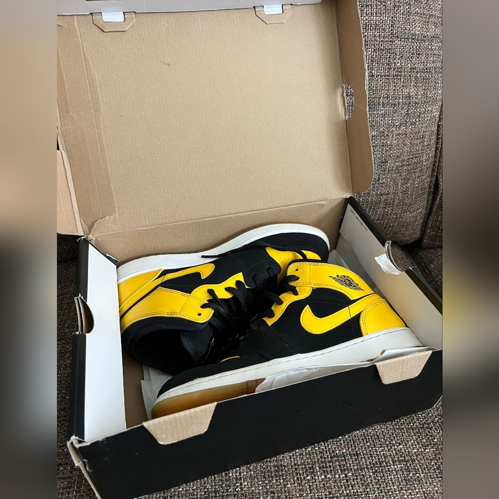 Nike Air Jordan Retro Mid Love Yellow & Black Kids Youth Size 6